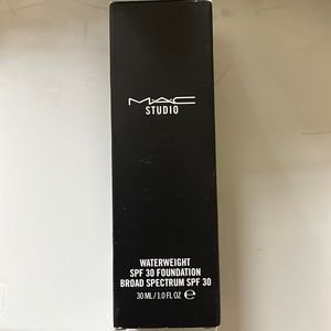 Brand new in the box Mac Studio Waterweight Foundation NC25